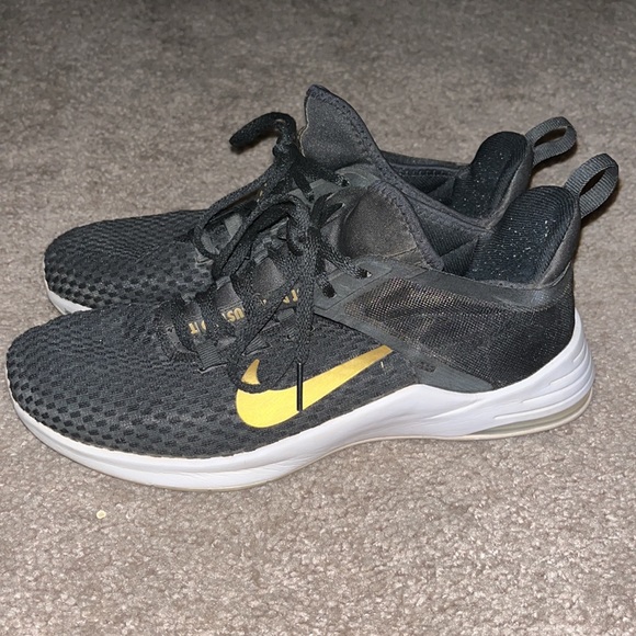 Worn Nike air sneakers - Picture 2 of 6